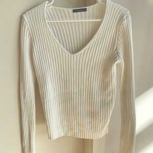 Brandy Melville white vneck sweater